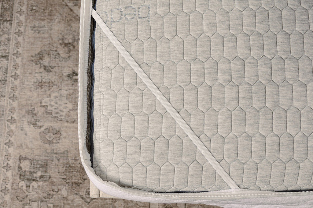 A photo showing the base attachment of their zipper bedding.