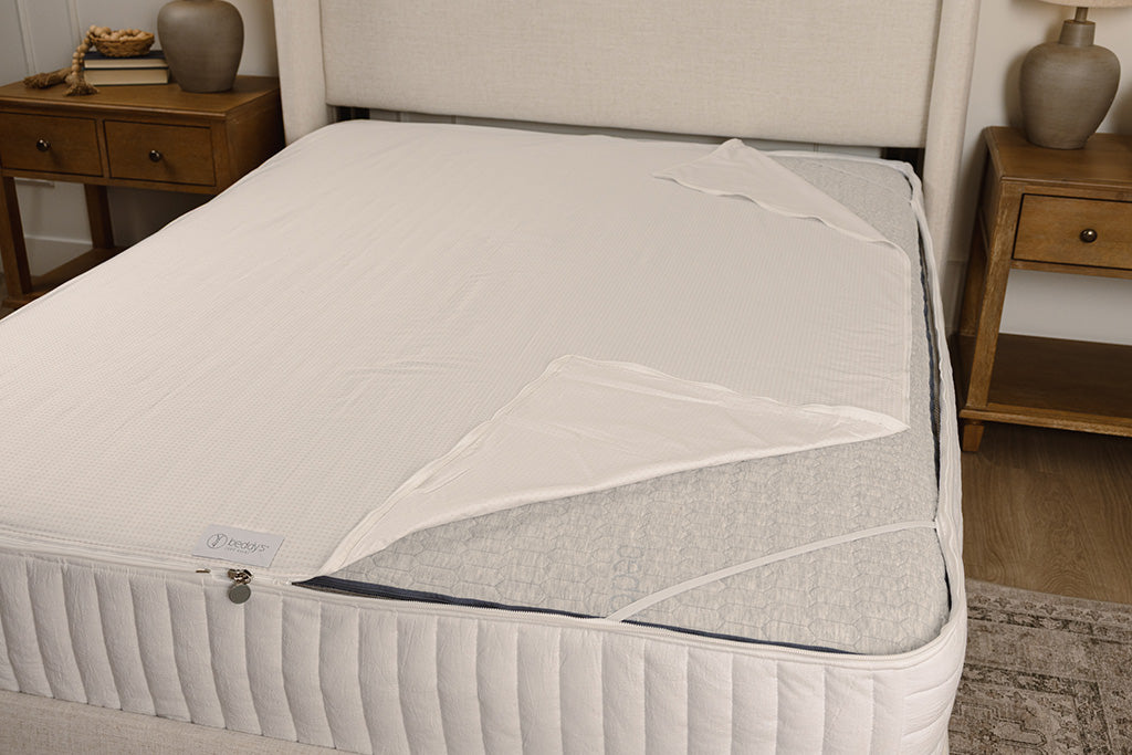A photo showing the zipbase sheet function of your zipper bedding.
