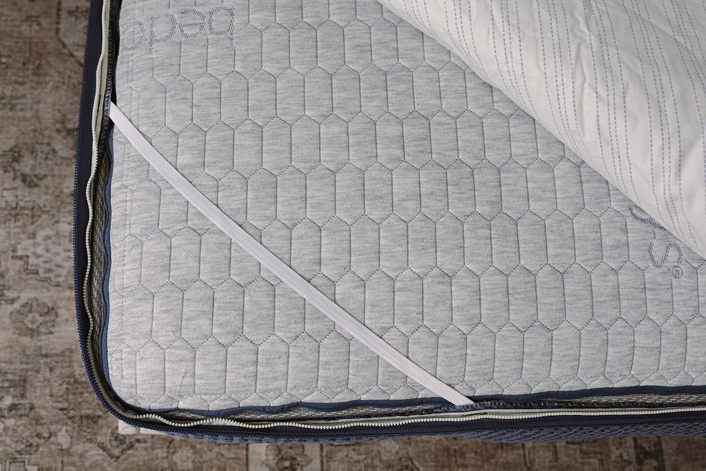 A photo showing the base attachment of their zipper bedding.