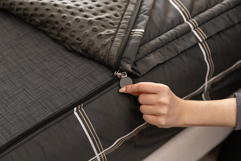 A close up shot of the zipper feature on a set of Beddy's zipper bedding.
