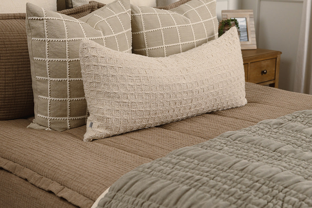 Close up photo of tan woven zipper bedding.